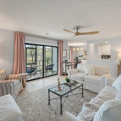 Modern, Dog-Friendly Marsh Retreat