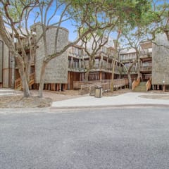 Second floor oceanfront villa with deck & full kitchen super close to the beach