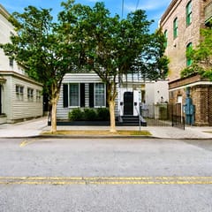 Charming downtown apartment just steps to King Street