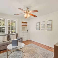 Quiet Retreat Near Downtown Charleston