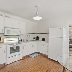 Charming Charleston Bungalow Near Downtown w/ WiFi and AC