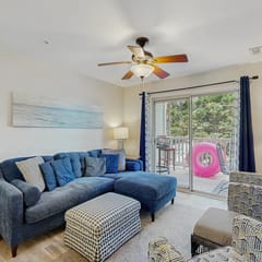 Lovely condo with marsh view, shaded balcony, central AC - 1 mile to Folly Beach