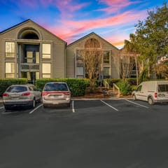 Beach villa with full kitchen, ocean/inlet views - short walk to Beach Club