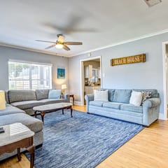 Spacious Dog-Friendly Retreat | Walk to Beach