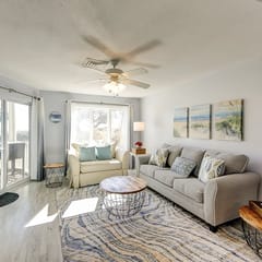1st-floor condo with beach access, patio, & outdoor pool - snowbirds welcome