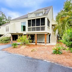 Golf-and-sea villa within walking distance of beach + resort amenities