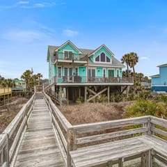 Oceanfront gem with amazing views, deck, & loft - walk to downtown Folly Beach