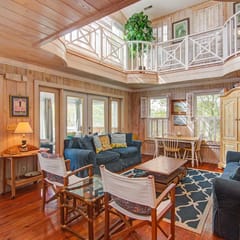 Beautiful Sullivan’s Island home next to lighthouse - easy walk to beach