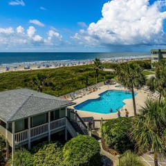 Ocean front condo villa near restaurants & state park with beach access, pool & pier