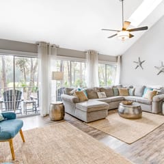 Prime destination for tennis & golf with club access & pools - dog-friendly