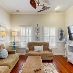 North Central, 30-Day Rental Home w/Double Porches, Garden Patio, and Free WiFi