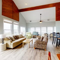 Oceanfront home with WiFi, full kitchen, & deck that spans the side of the home