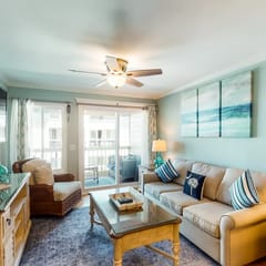 Updated condo by the beach with balcony & pool - walk to IOP dining & shops