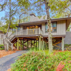 Scenic view cottage w/ Free Wifi - just a short walk to the beach & park