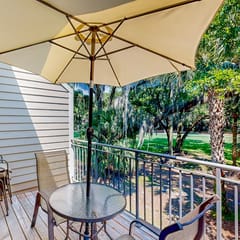 Updated townhome with golf course views, pool, and tennis