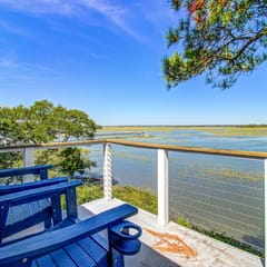 Centrally located to local attractions, close to beach access & marsh views