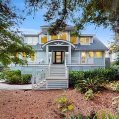 Delightful home with large deck, full kitchen, Pack-N-Play, & washer/dryer