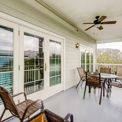 Fantastic condo with water-view, pool, balcony, central AC, & washer/dryer
