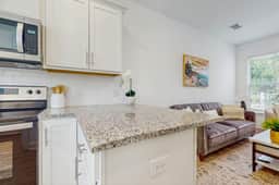 1BR loft in Pet Friendly Resort w/ pool, hot tub & parks
