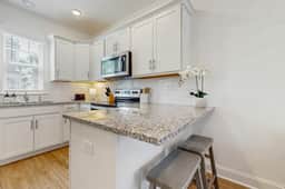 1BR loft in Pet Friendly Resort w/ pool, hot tub & parks