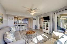 1st-floor condo with beach access, patio, & outdoor pool - snowbirds welcome