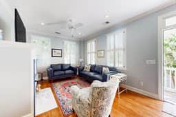2-story downtown Charleston house with balcony, washer/dryer, central AC, WiFi
