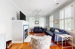 2-story downtown Charleston house with balcony, washer/dryer, central AC, WiFi
