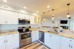 30-Day Marshfront Rental Condo w/Amazing Views, 2 Porches, Laundry & Shared Pool