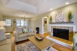 A Great Family Getaway with Shared Pool - Close to Golf Course and Attractions