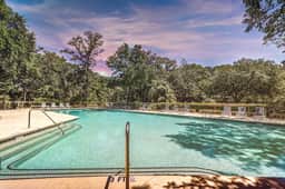 A Great Family Getaway with Shared Pool - Close to Golf Course and Attractions