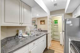 Beach villa with full kitchen, ocean/inlet views - short walk to Beach Club