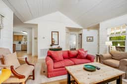 Casual cottage w/screened porch & shared pool - walk to the beach