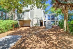 Centrally located to local attractions, close to beach access & marsh views