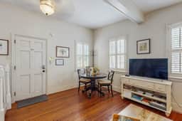 Charming carriage house w/ original hardwoods, W/D & antique bed - 1 dog OK