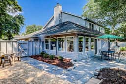 Coastal cottage with yard, near shopping & dining in Old Village District