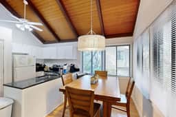 Comfy Golf View Cottage with WiFi, a Shared Pool, Central AC, Private Washer/Dryer