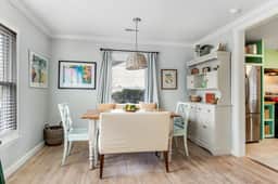 Darling, renovated home w/ beautiful backyard, W/D & WiFi - near beaches