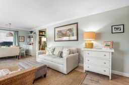 Darling, renovated home w/ beautiful backyard, W/D & WiFi - near beaches