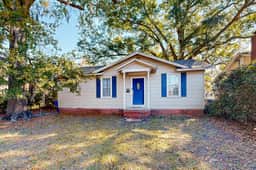 Dog-friendly home in North Charleston with backyard, firepit & W/D