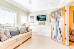 Dog-friendly monthly rental with pool, AC, ideal for remote work & travel nurse