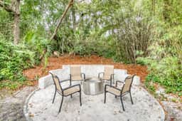 Family-friendly beach cottage w/deck, screened porch, grill