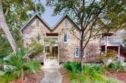 First floor ocean area condo with sunroom/ Free WiFi - close to the beach/ park
