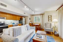 First floor villa with lagoon views within walking distance to the beach/parks