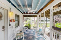 Ground-floor duplex steps to beach with screened porch & WiFi
