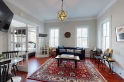 Historic downstairs home in downtown Charleston w/free WiFi - perfect for groups