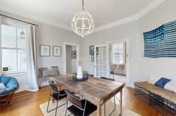 Historic upstairs condo in downtown Charleston w/free WiFi - perfect for groups