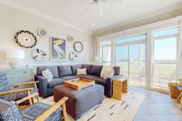Inviting waterfront townhouse with beach access, balcony, W/D, pool & dock