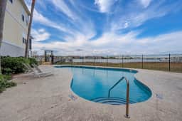 Inviting waterfront townhouse with beach access, balcony, W/D, pool & dock