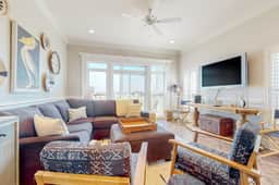 Inviting waterfront townhouse with beach access, balcony, W/D, pool & dock