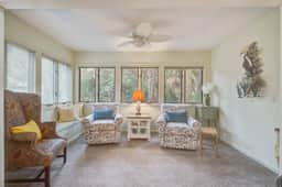 Kiawah Resort snowbird hideaway with AC, steps to beach, near golf & tennis